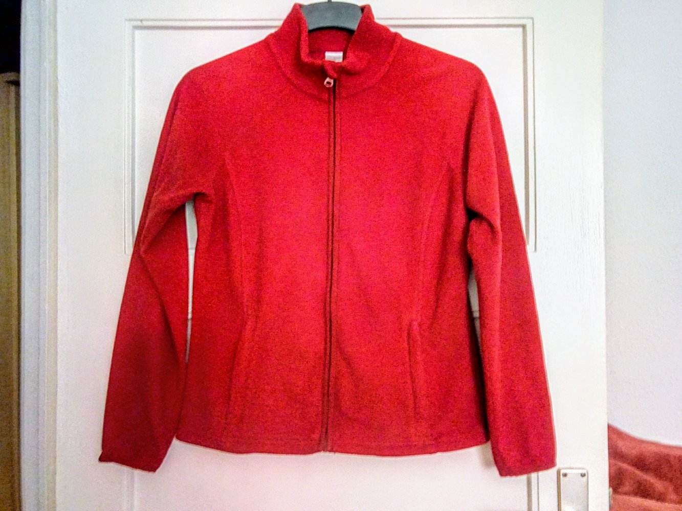 Sehr schöner Pulli in Rot mit Reißverschluss 