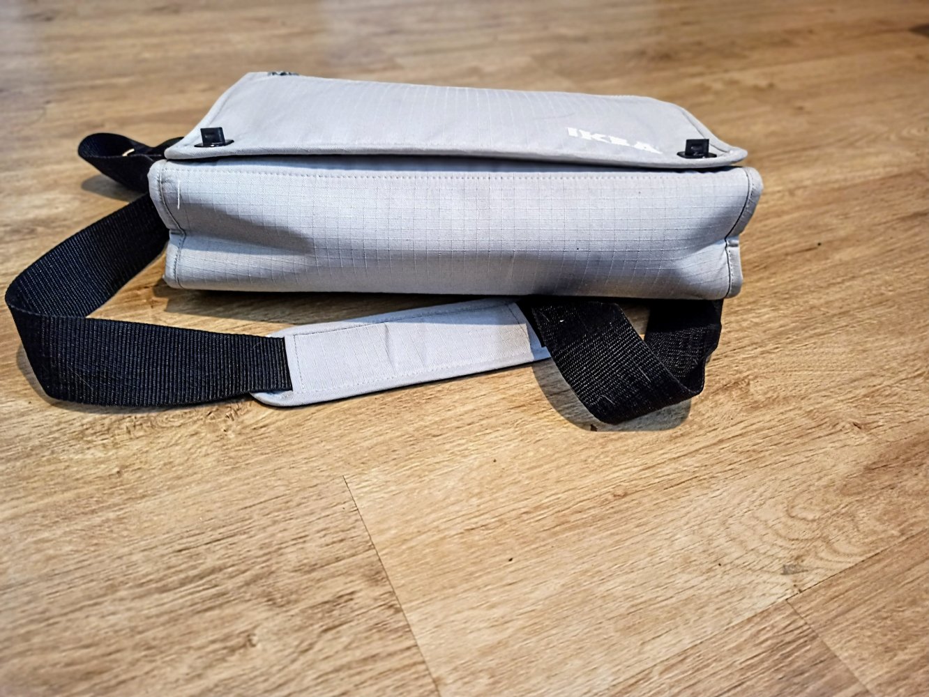 Schöne Tasche in grau von Ikea