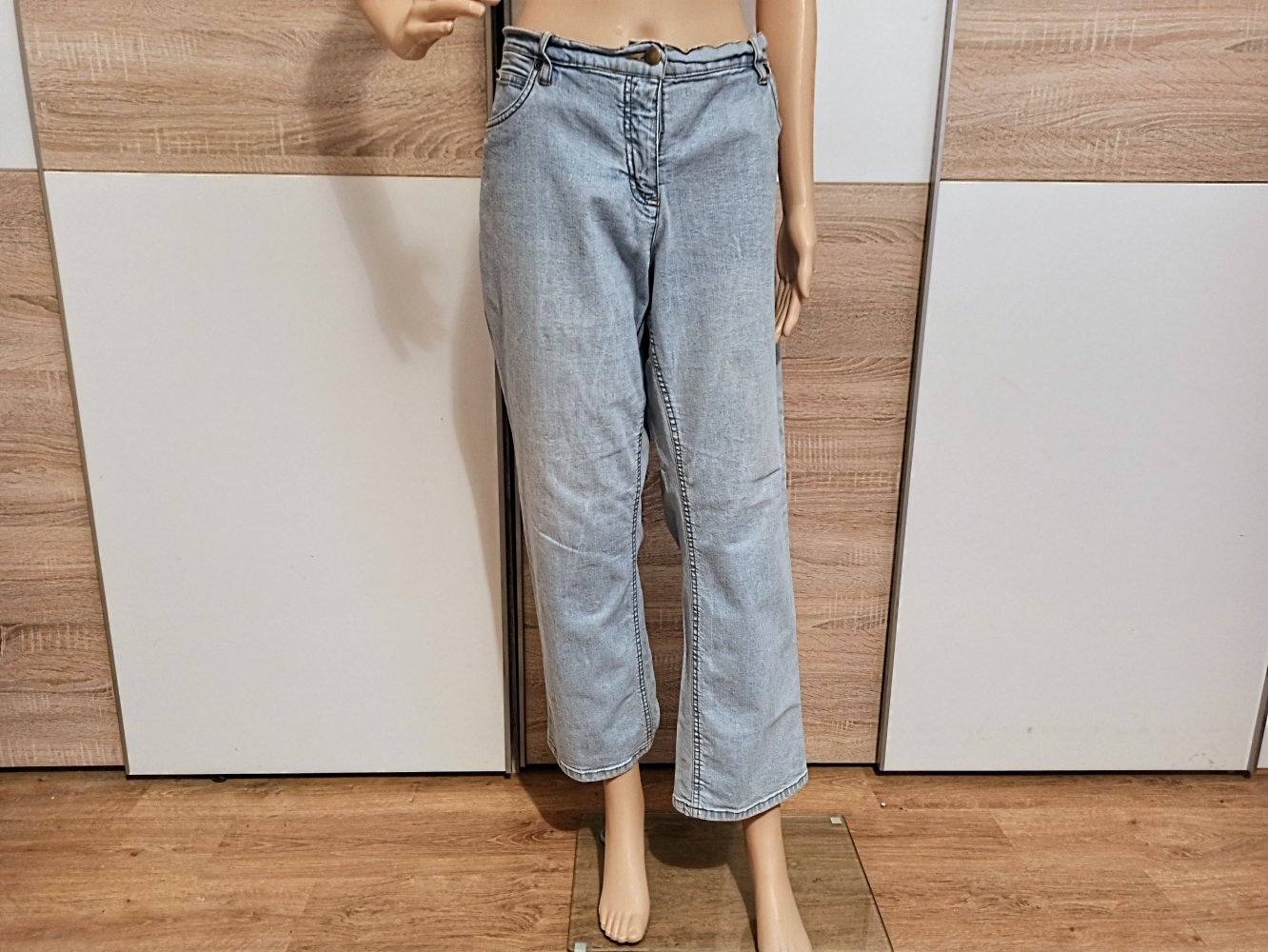 Schöne Jeanshose in helem blau von John Baner