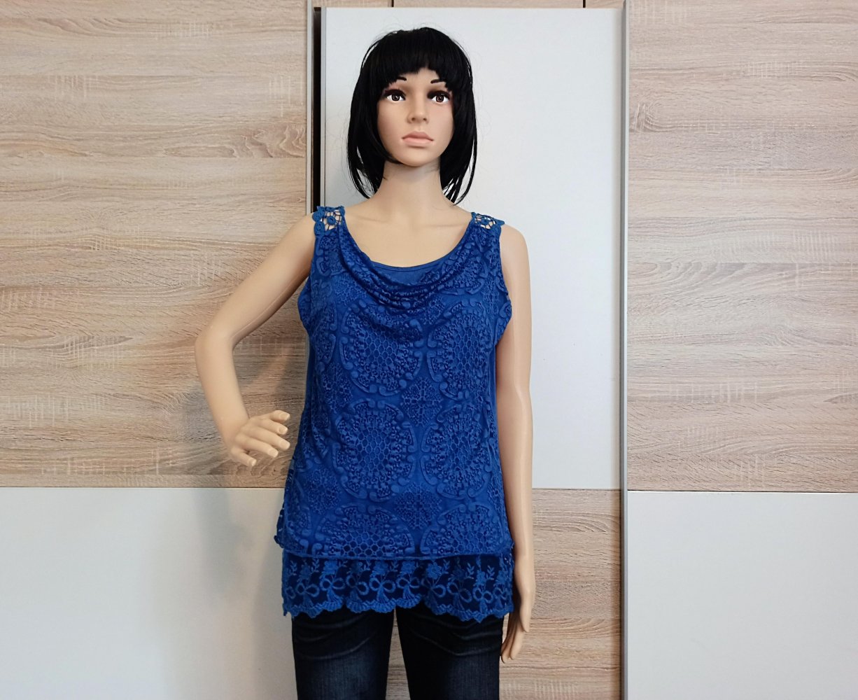 Sehr schöner Top in blau mit Spitze von Made in Italy