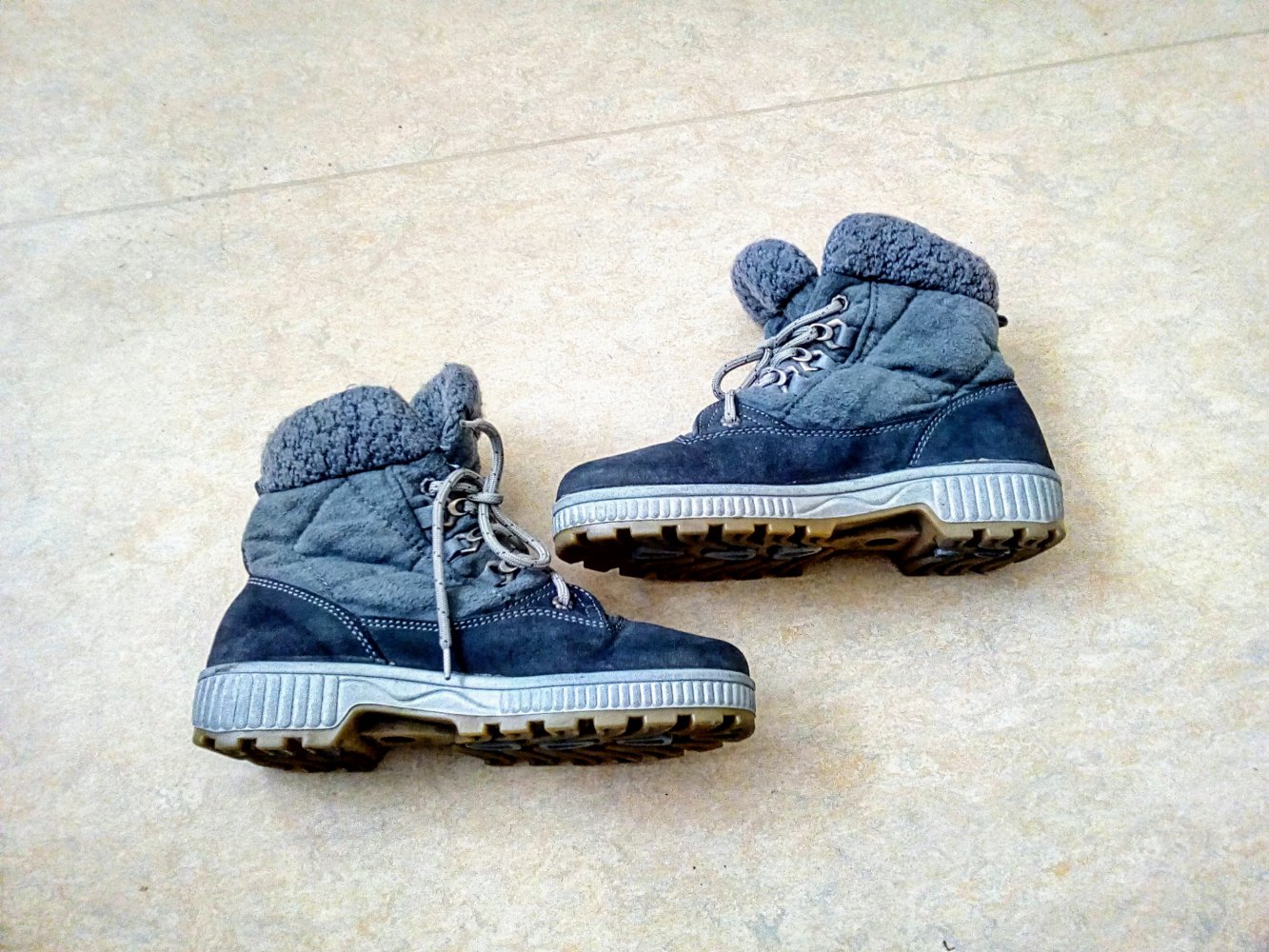 Tolle Boots in Farbe Grau
