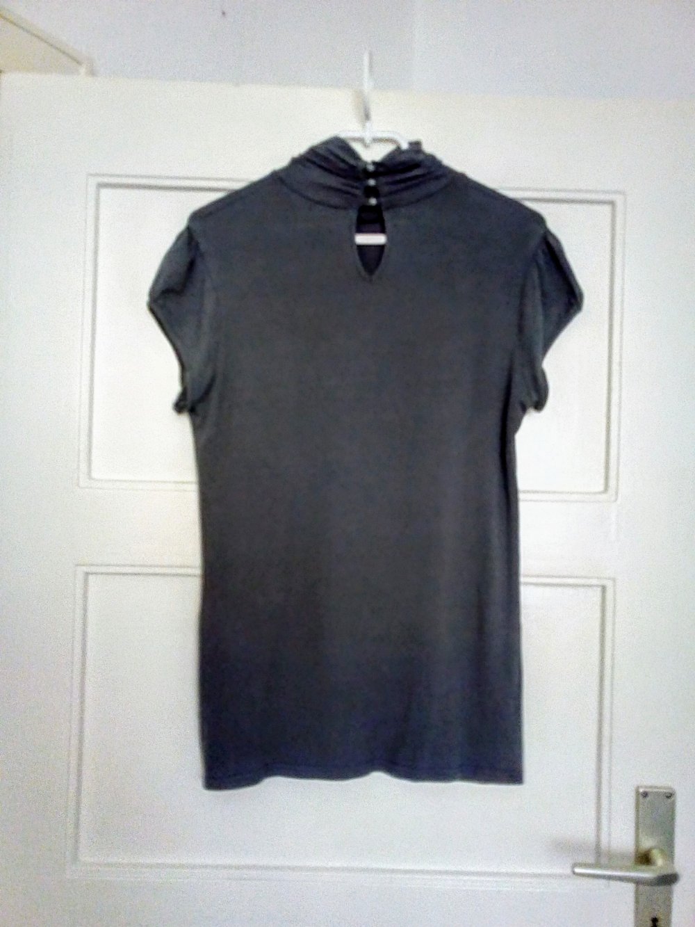 Sehr schönes T-Shirt in Farbe Grau