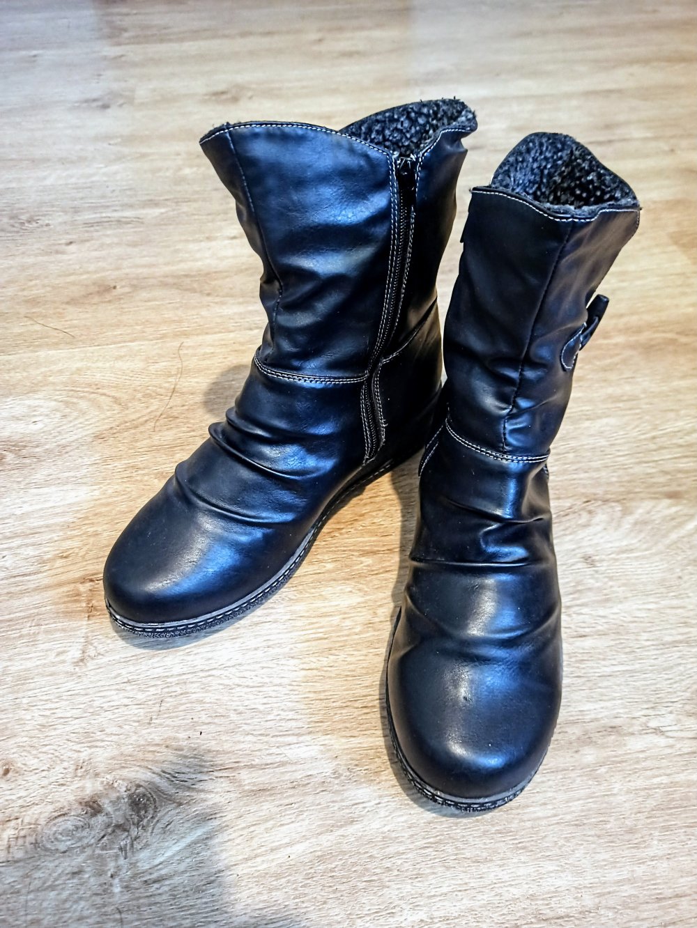 Tolle Stiefeletten in schwarz von Lebua
