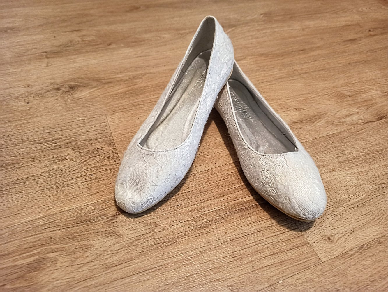 Tolle Ballerina mit Spitze in weiß von Elegant Park