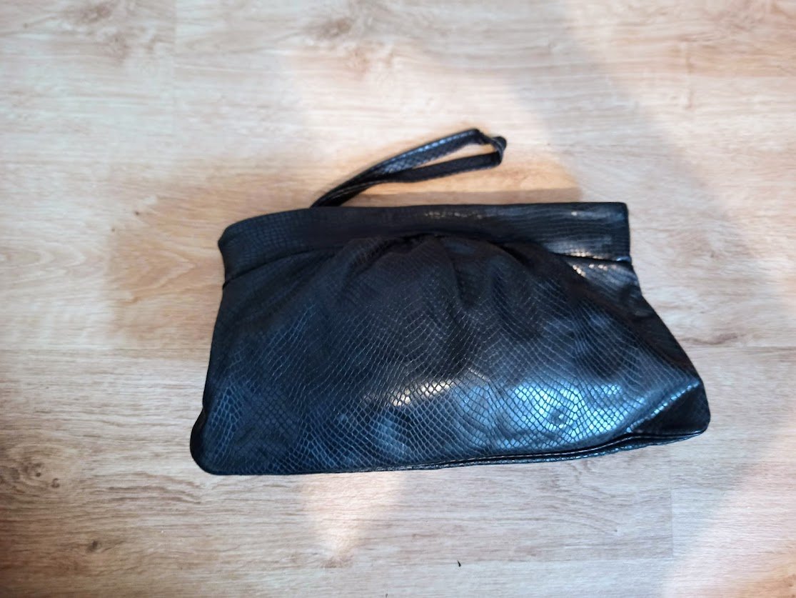 Schöne Echt-Leder-Tasche in schwarz