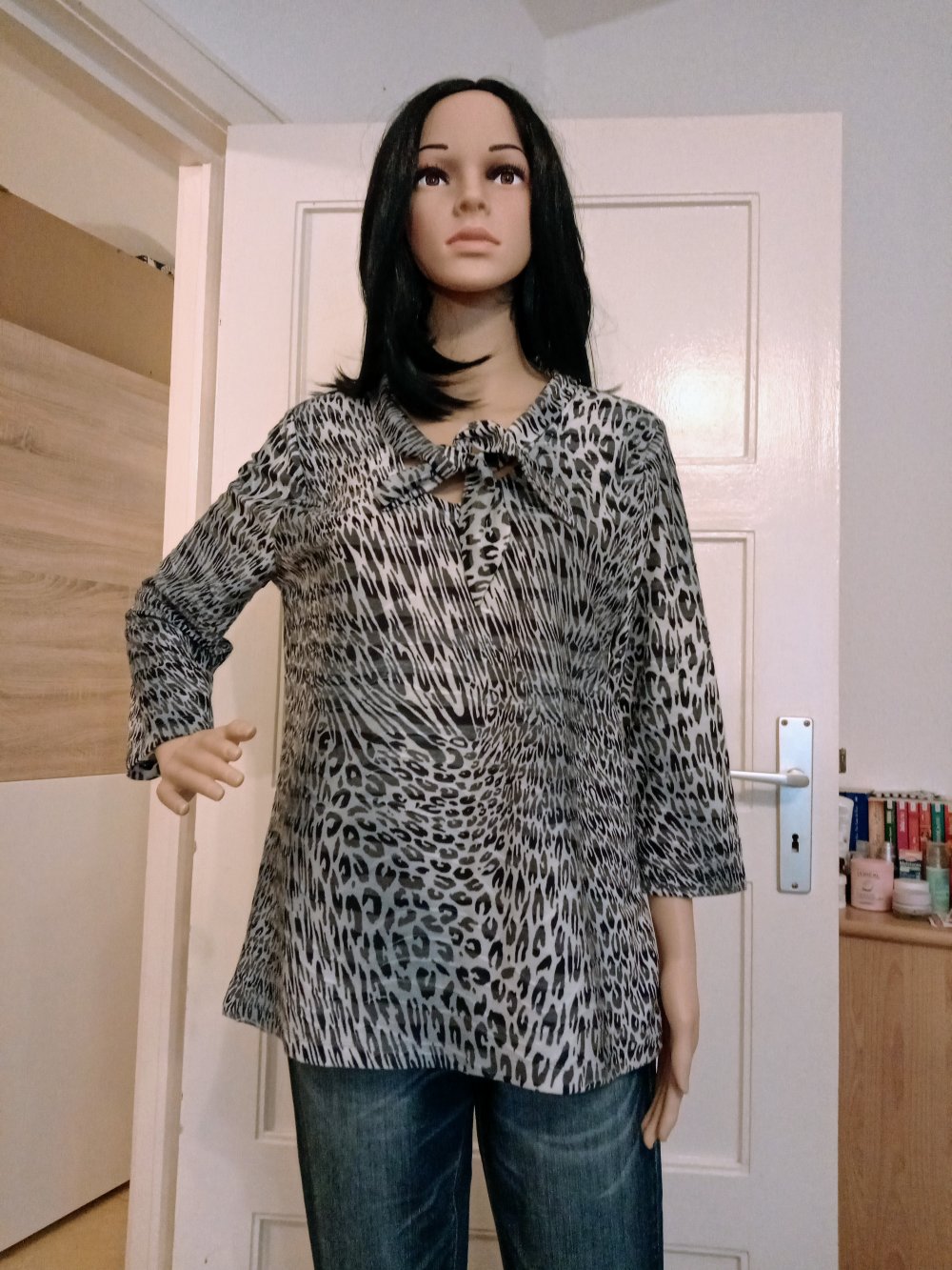 Schöner Langarm-Shirt von Amira 