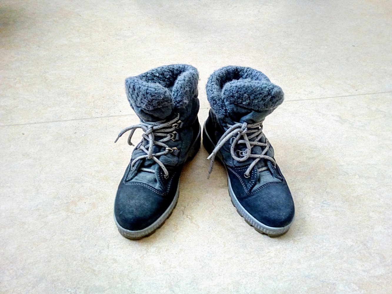 Tolle Boots in Farbe Grau