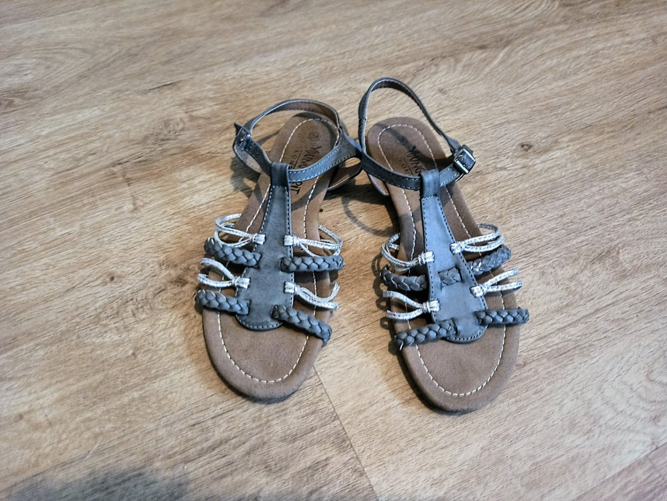Tolle Damen Sandalen in grau/silber von Young Spirit