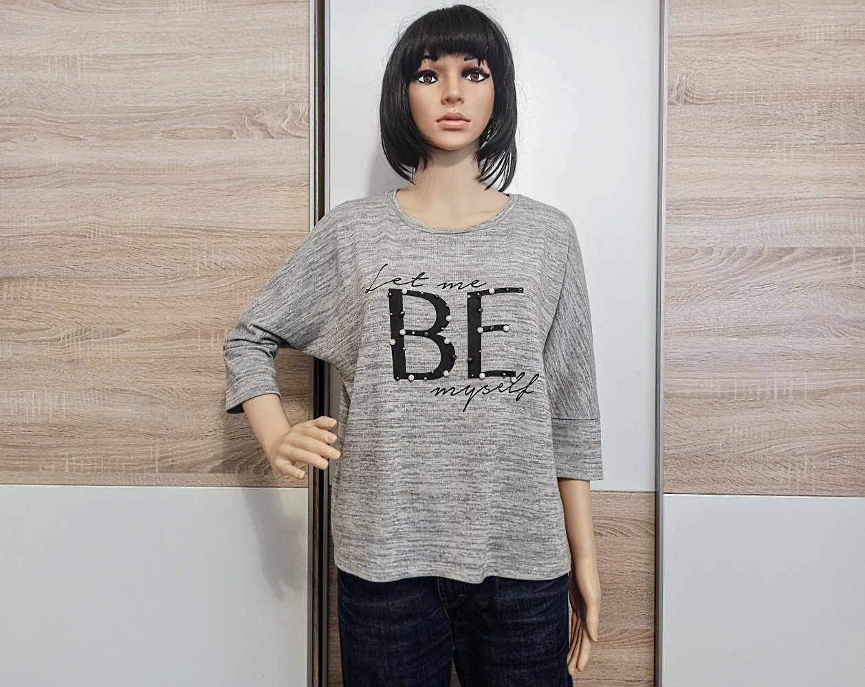 Schönes Langarm-Shirt in grau mit zwei Buchstaben BW von Orsay