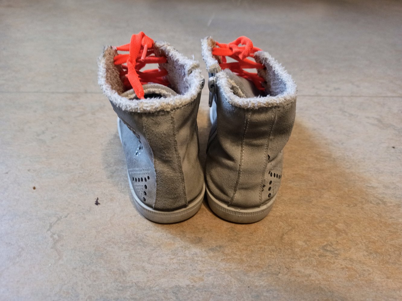 Tolle Wildleder Schuhe von Mode in Italy mit Straps steinen 