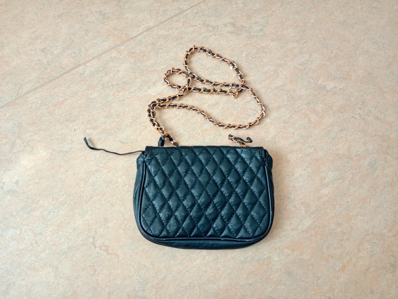 Schöne Damen Echtleder Hand Tasche in Farbe Marienblau 