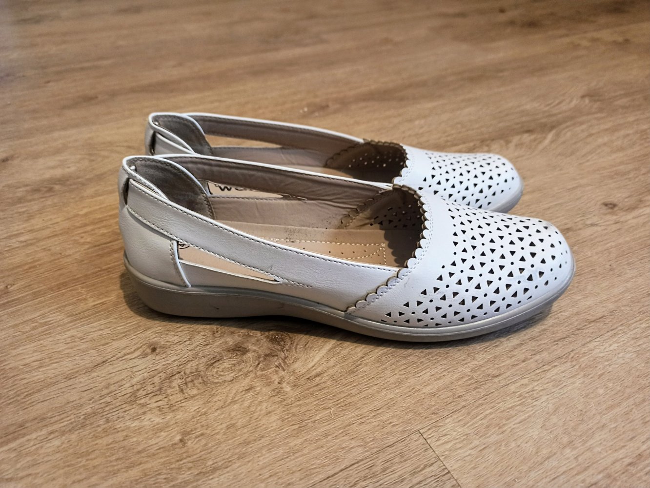 Tolle Damen-Schuhe in Creme Farbe von Wonder Walk