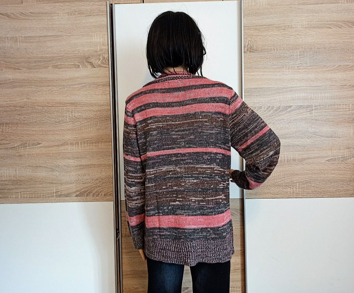 Schöner Pullover in grau mit rosa Streifen von Collection L.