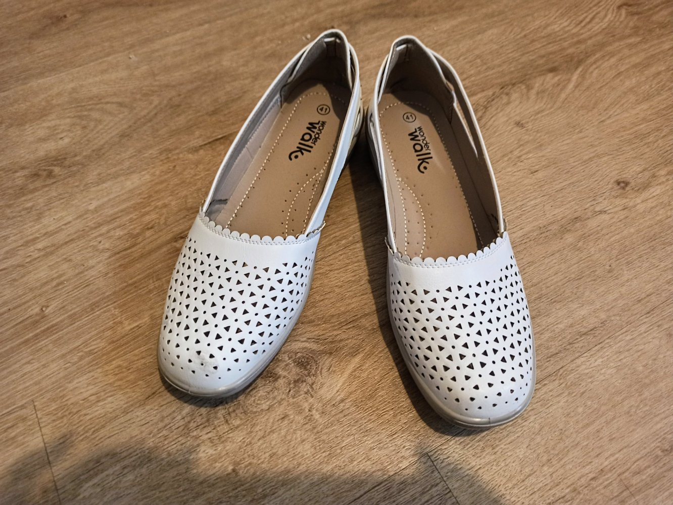 Tolle Damen-Schuhe in Creme Farbe von Wonder Walk