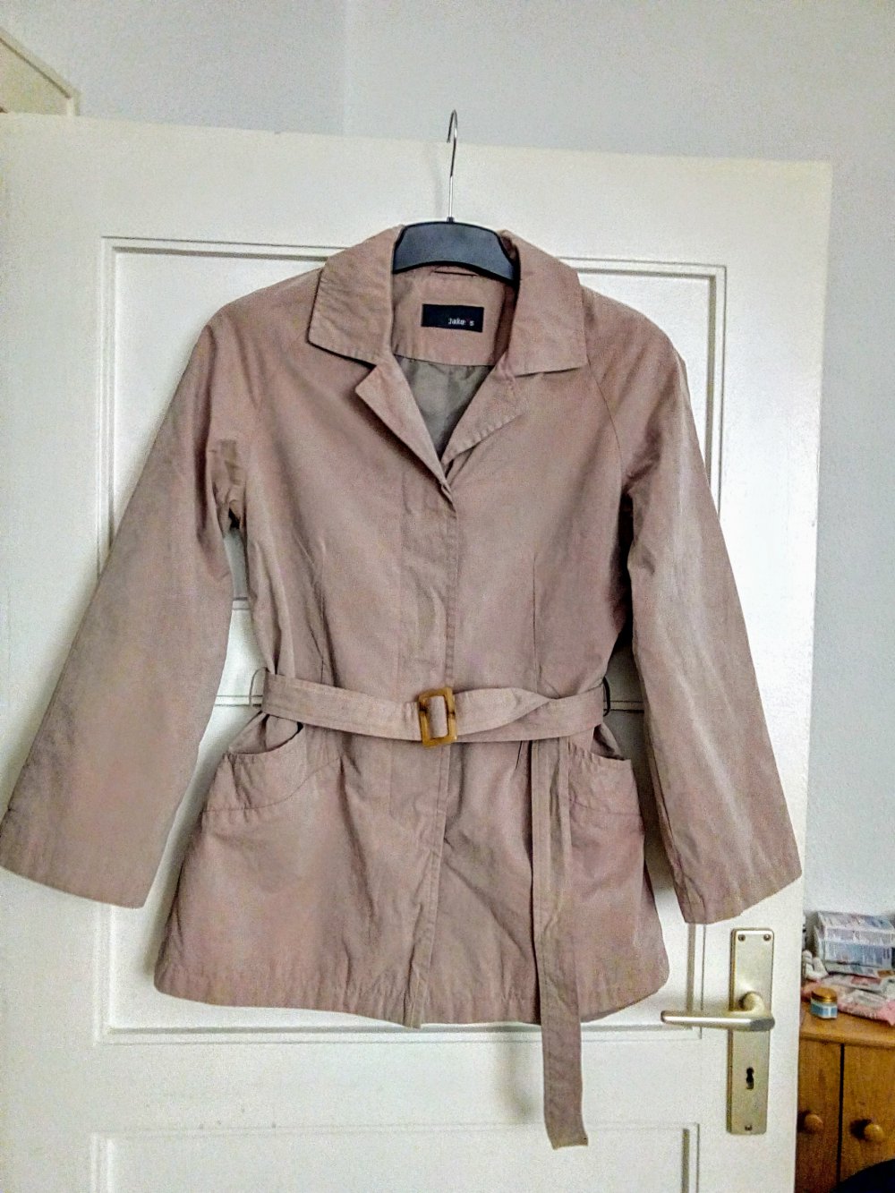 Schöne leichte Jacke in Farbe Beige von  JAKE'S 