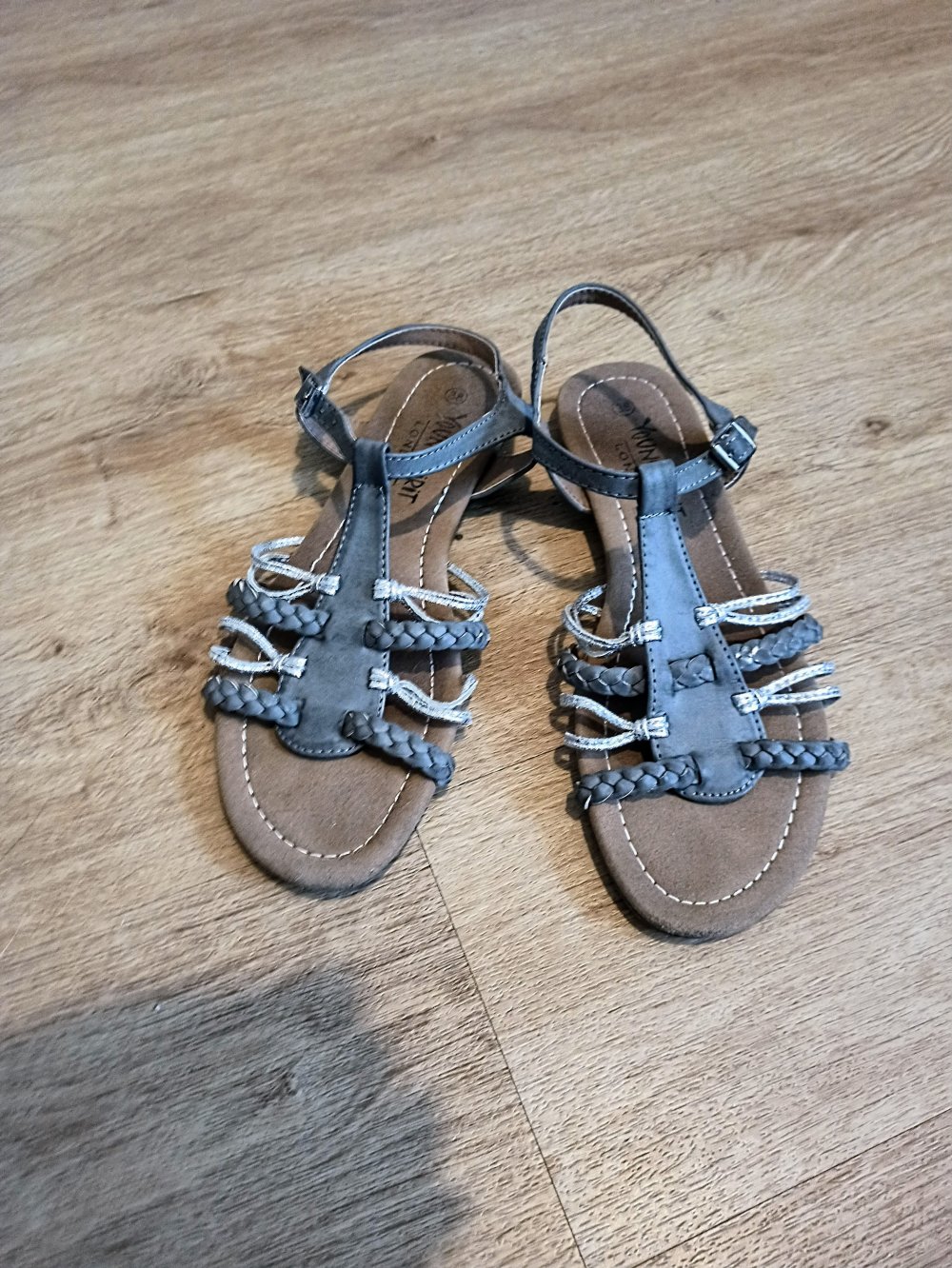 Tolle Damen Sandalen in grau/silber von Young Spirit