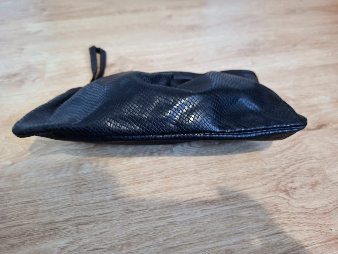 Schöne Echt-Leder-Tasche in schwarz