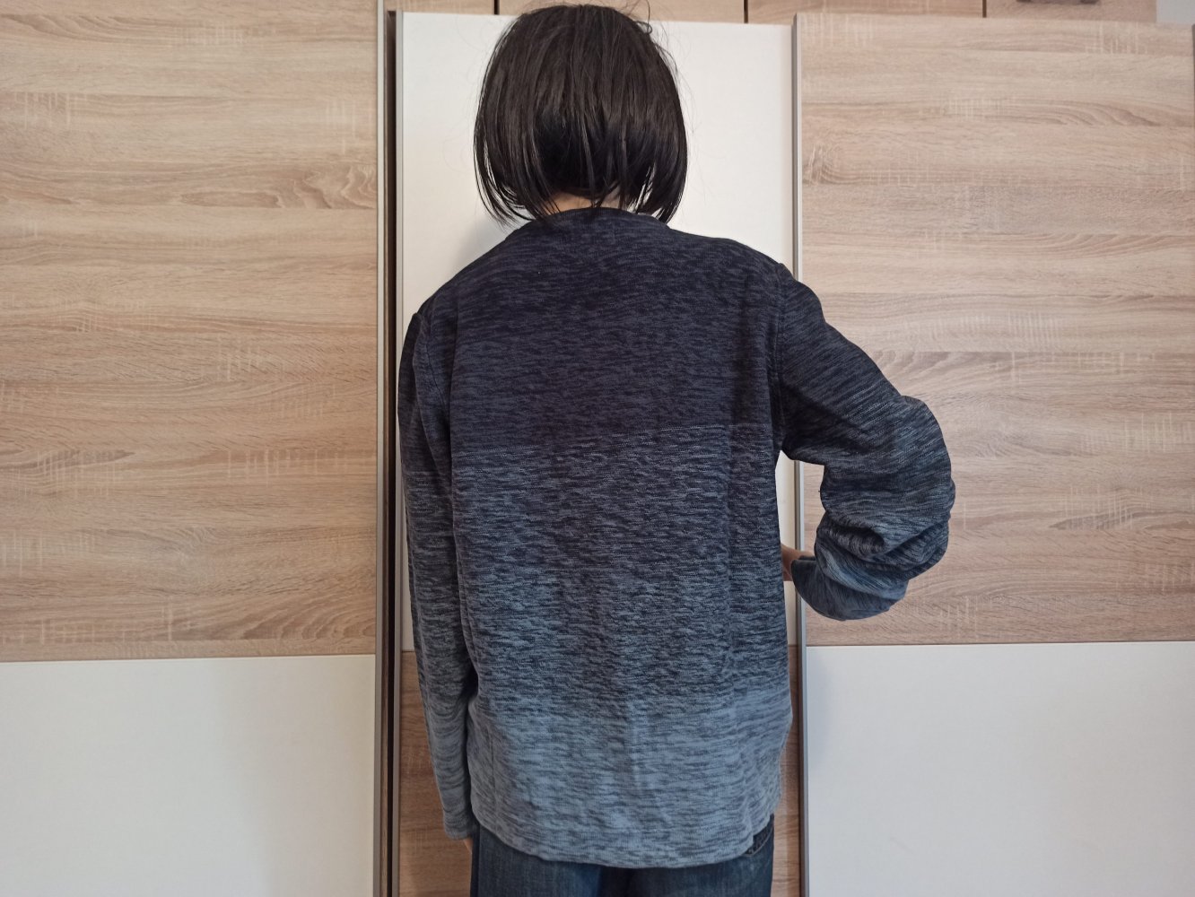 Schöner Pullover in blau/marienblau von Peckott