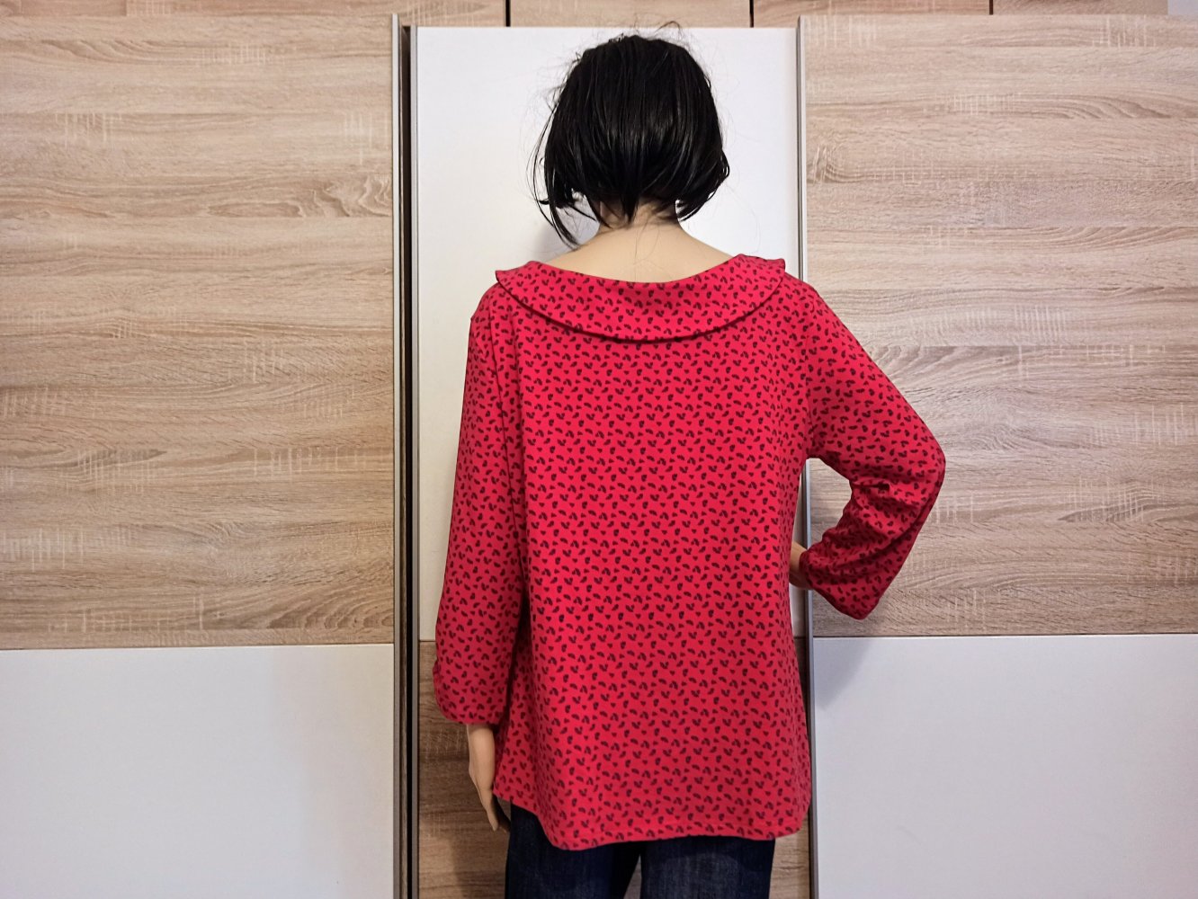 Schönes Langarm-Shirt in rot mit marineblau Blümchen von Multiblu 