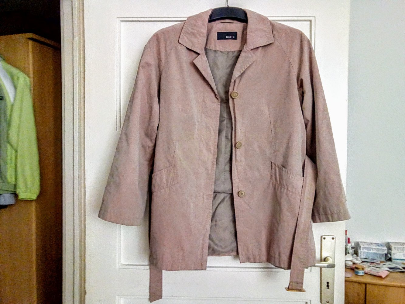 Schöne leichte Jacke in Farbe Beige von  JAKE'S 
