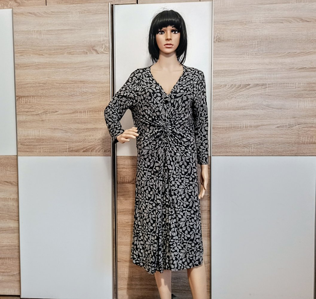 Schönes Kleid in grau mit kleine Bläter von Phase Eight 