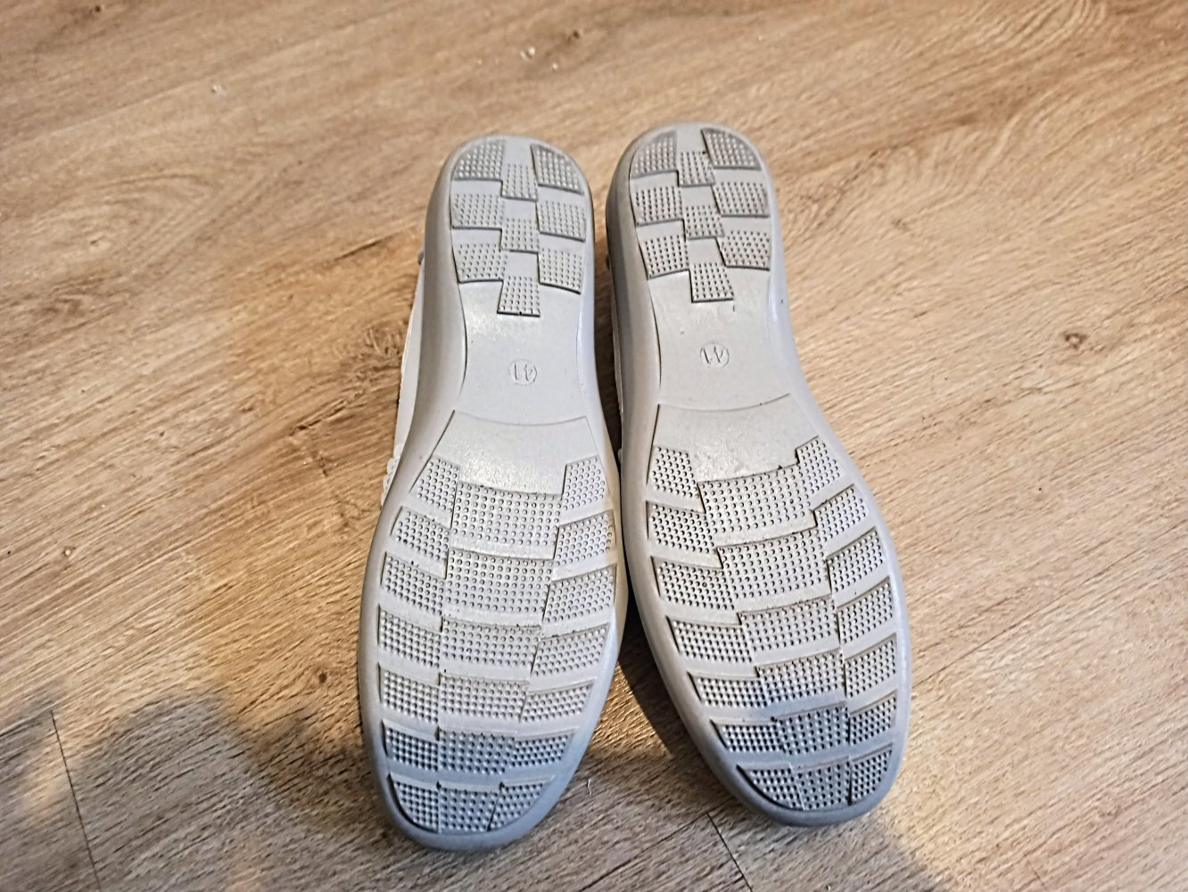 Tolle Damen-Schuhe in Creme Farbe von Wonder Walk