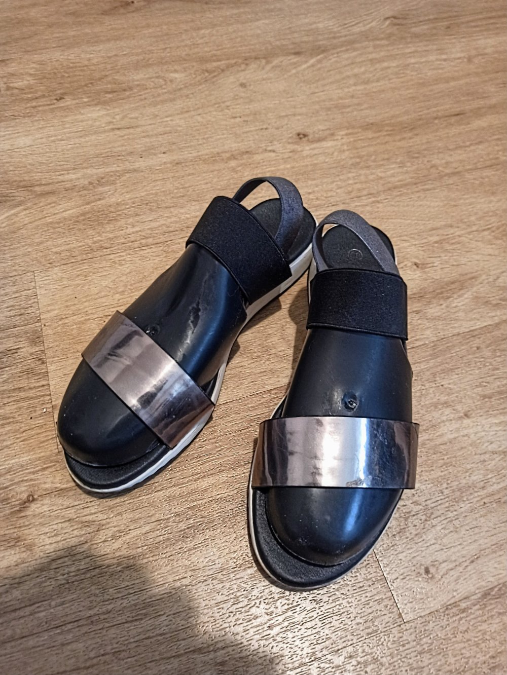 Tolle Damen Sandalen in schwarz/silber von Jenny Fairy