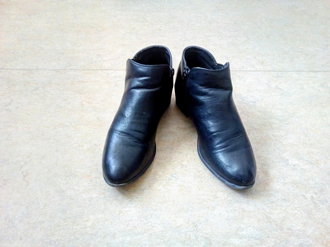 Schöne, modische Leder Stiefeletten