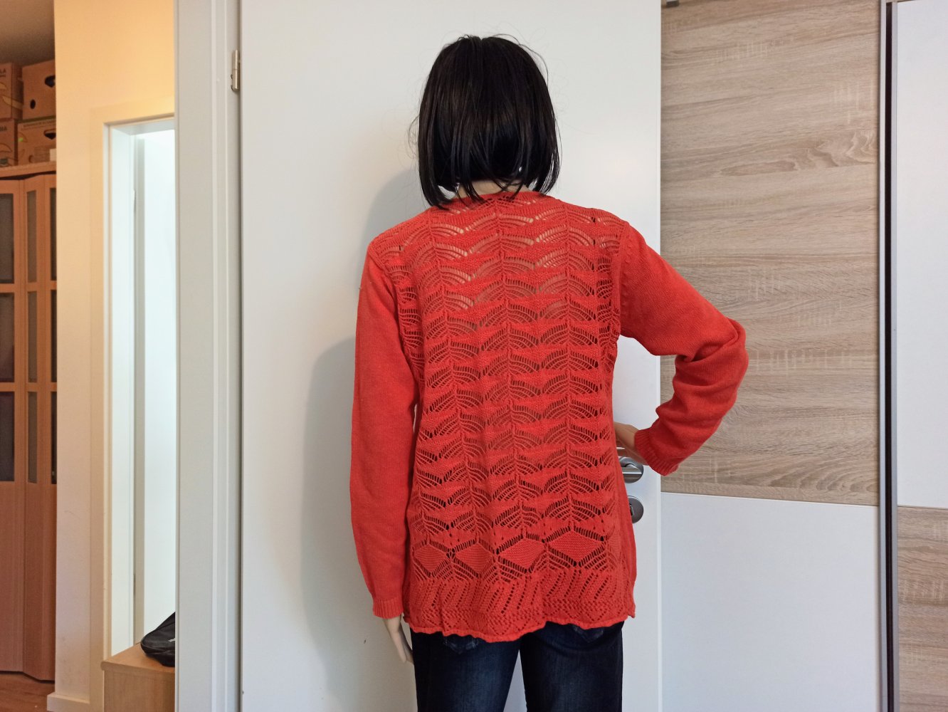 Schöner Pullover von Janina mit Spitze am Rücken