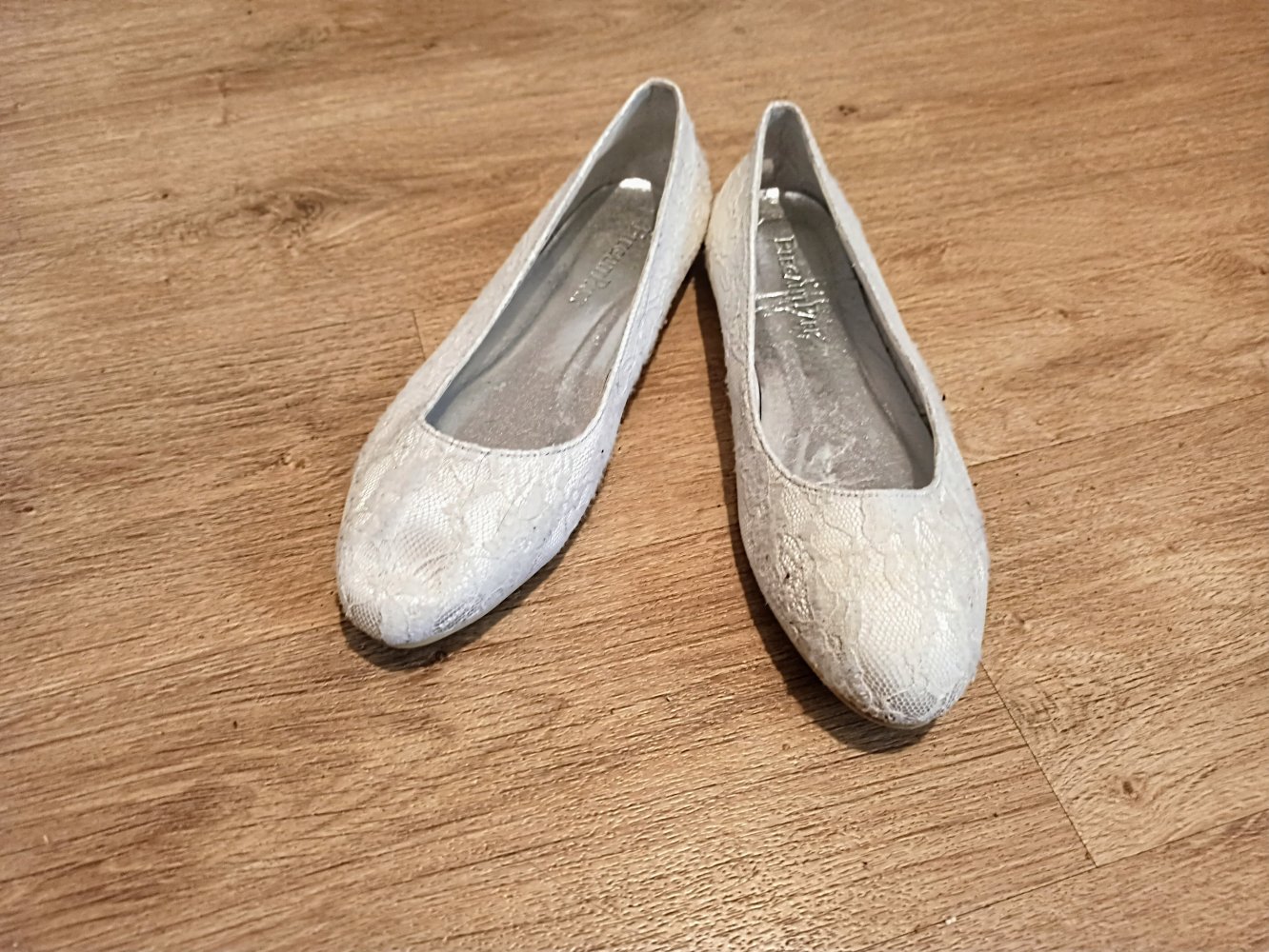 Tolle Ballerina mit Spitze in weiß von Elegant Park