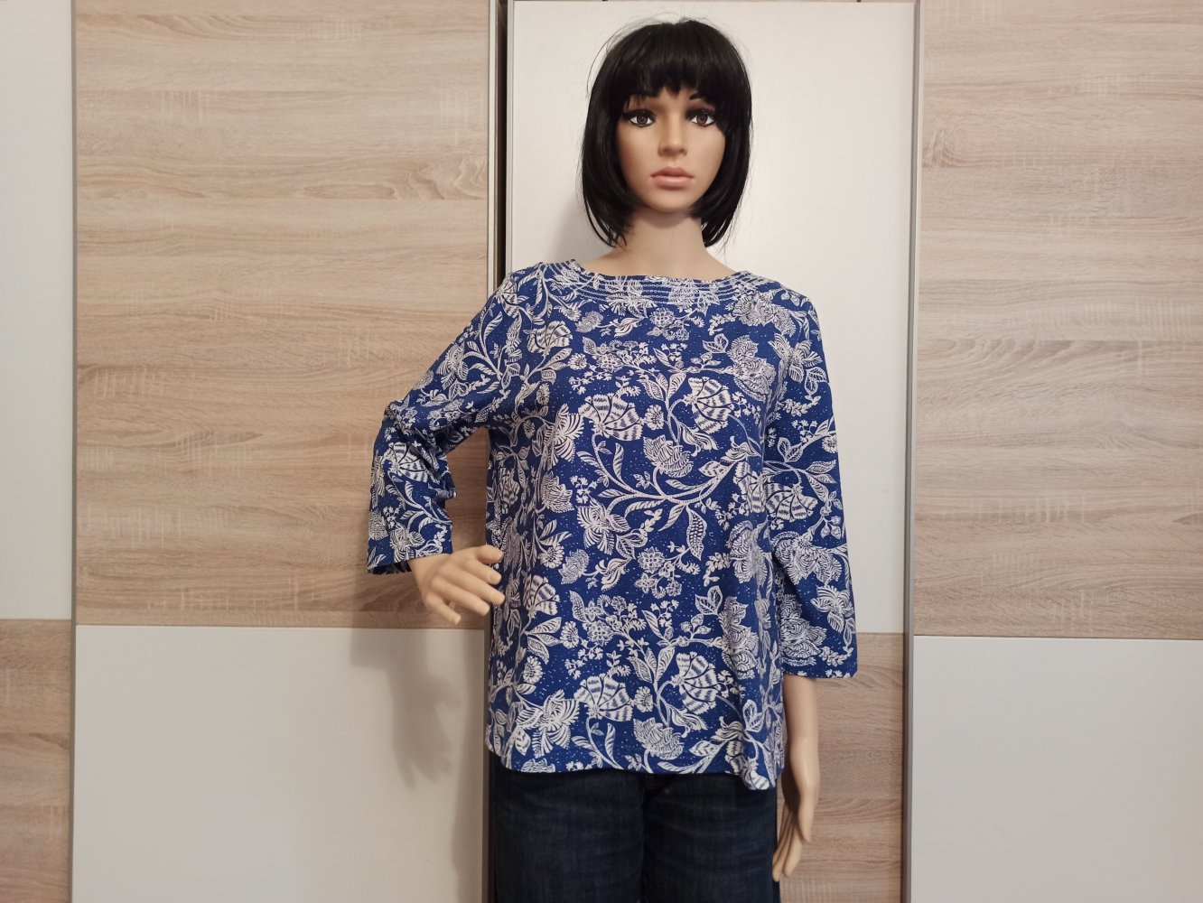Schönes Langarm-Shirt in blau mit weiße Blätter Muster von Green Cotton