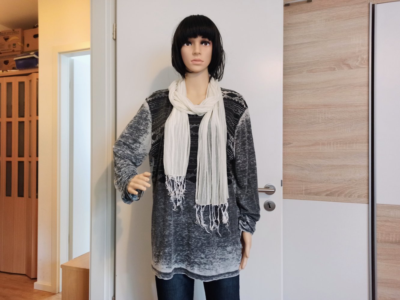 Sehr schöner Langarm-Shirt von Asos in grau