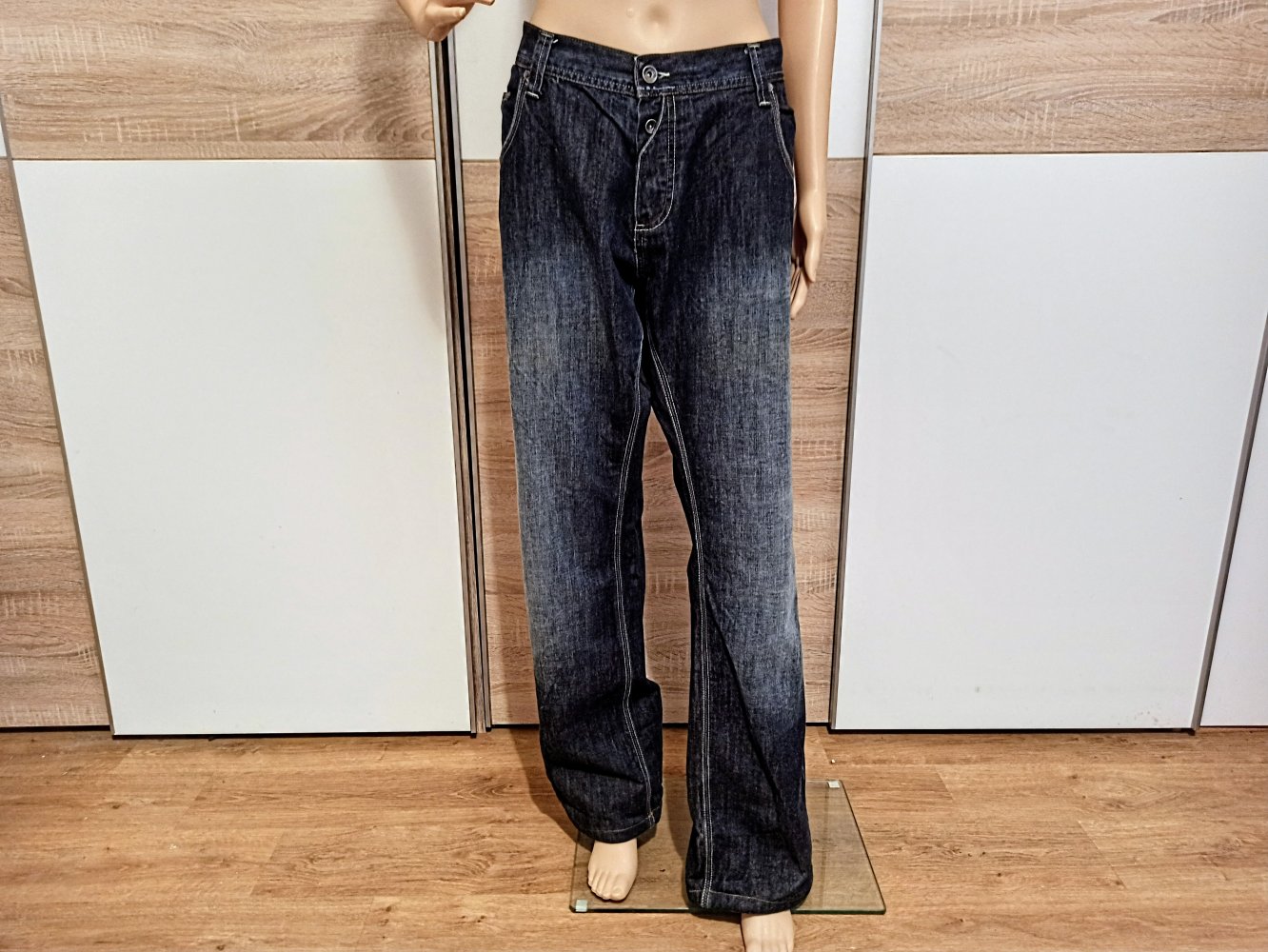Schöne Jeanshose in dunklem Blau von Camp David