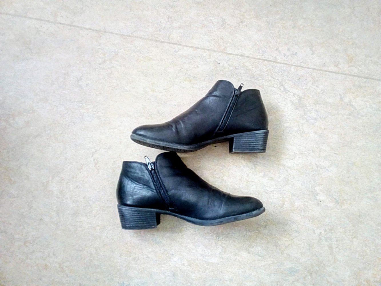 Schöne, modische Leder Stiefeletten