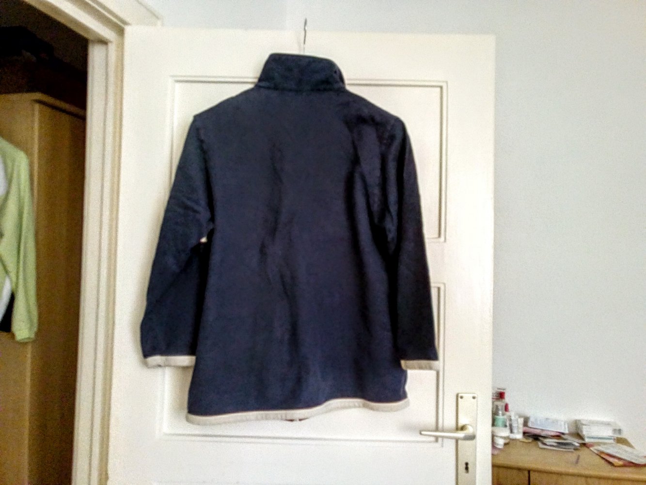 Schöne dunkelblaue Jacke von Triumph