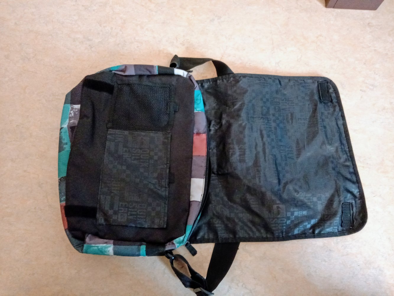 Schöne karierte Tasche von Quiksilver 