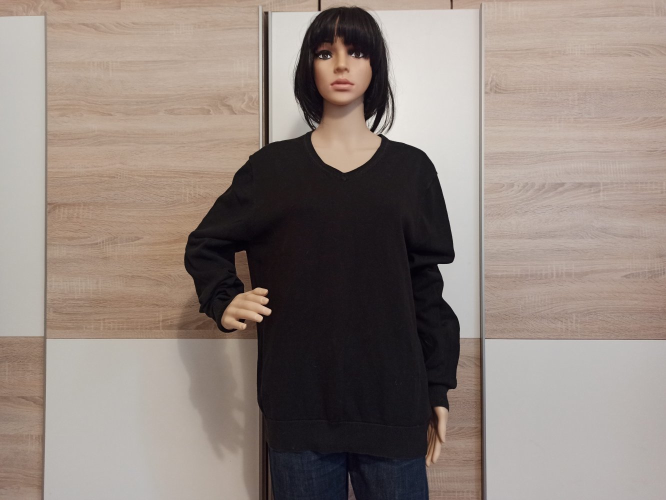 Schöner Pullover in schwarz von The Basics