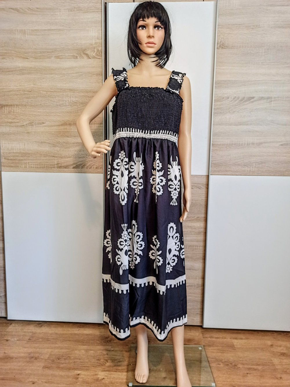 Schönes Kleid in schwarz/beige