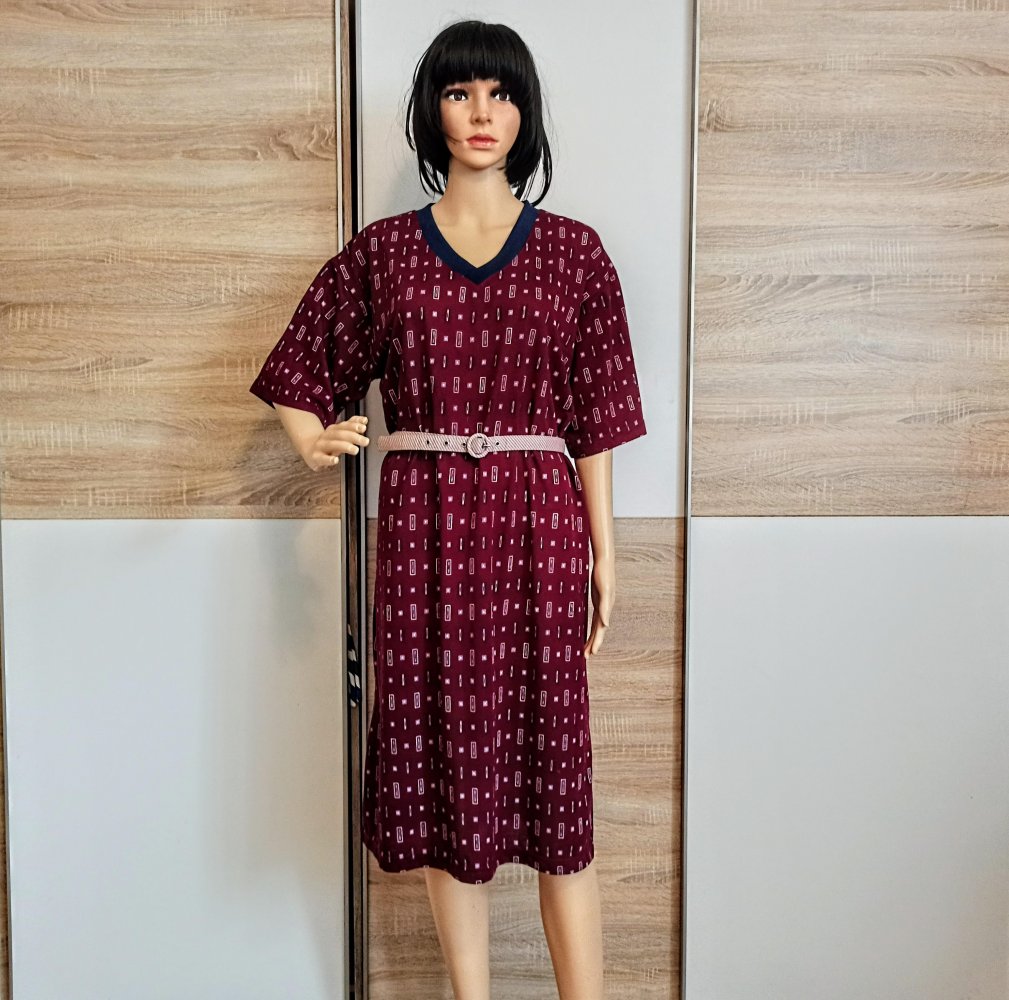 Schönes Kleid in Burgunderrot 