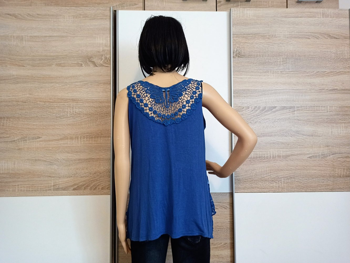 Sehr schöner Top in blau mit Spitze von Made in Italy