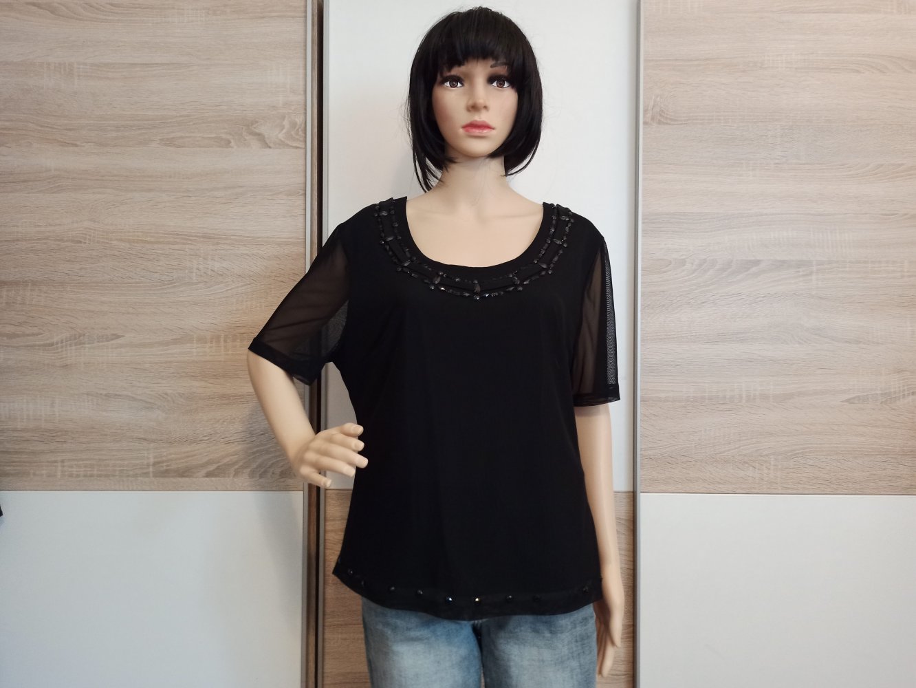 Sehr schönes T-Shirt in schwarz mit Strassteinen