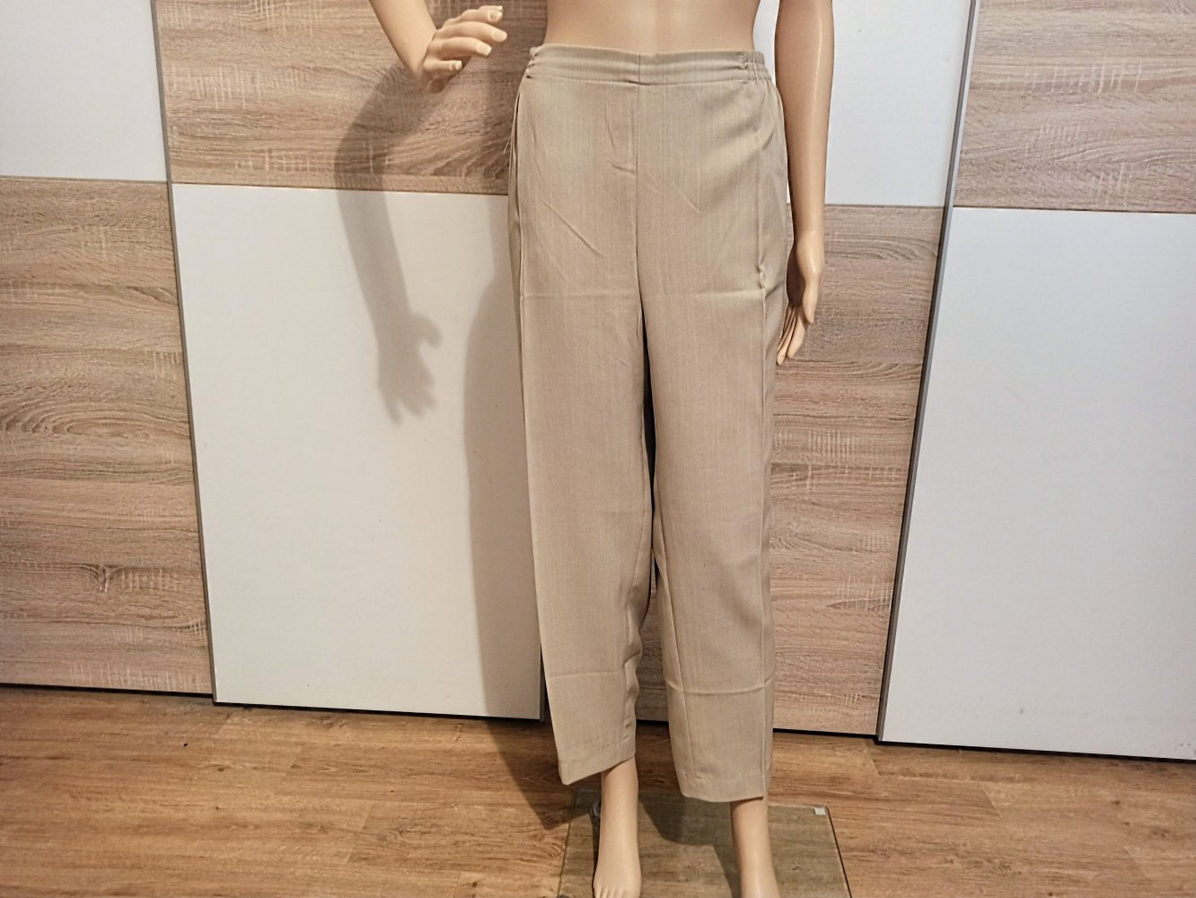 Schöne Hose in beige von Alica