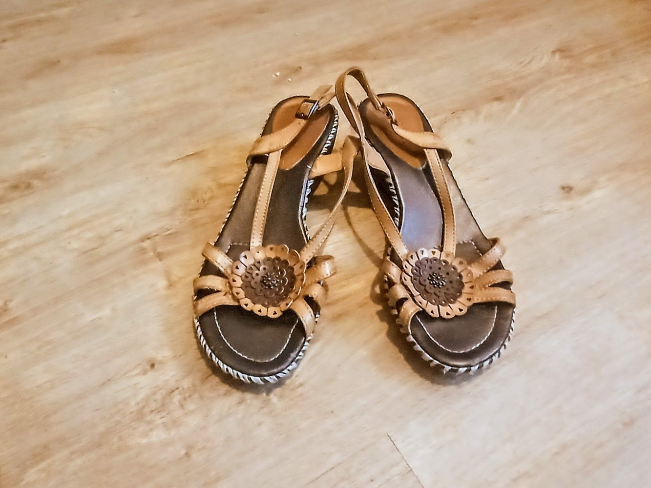 Tolle Damen Sandalen in braun von Ariane