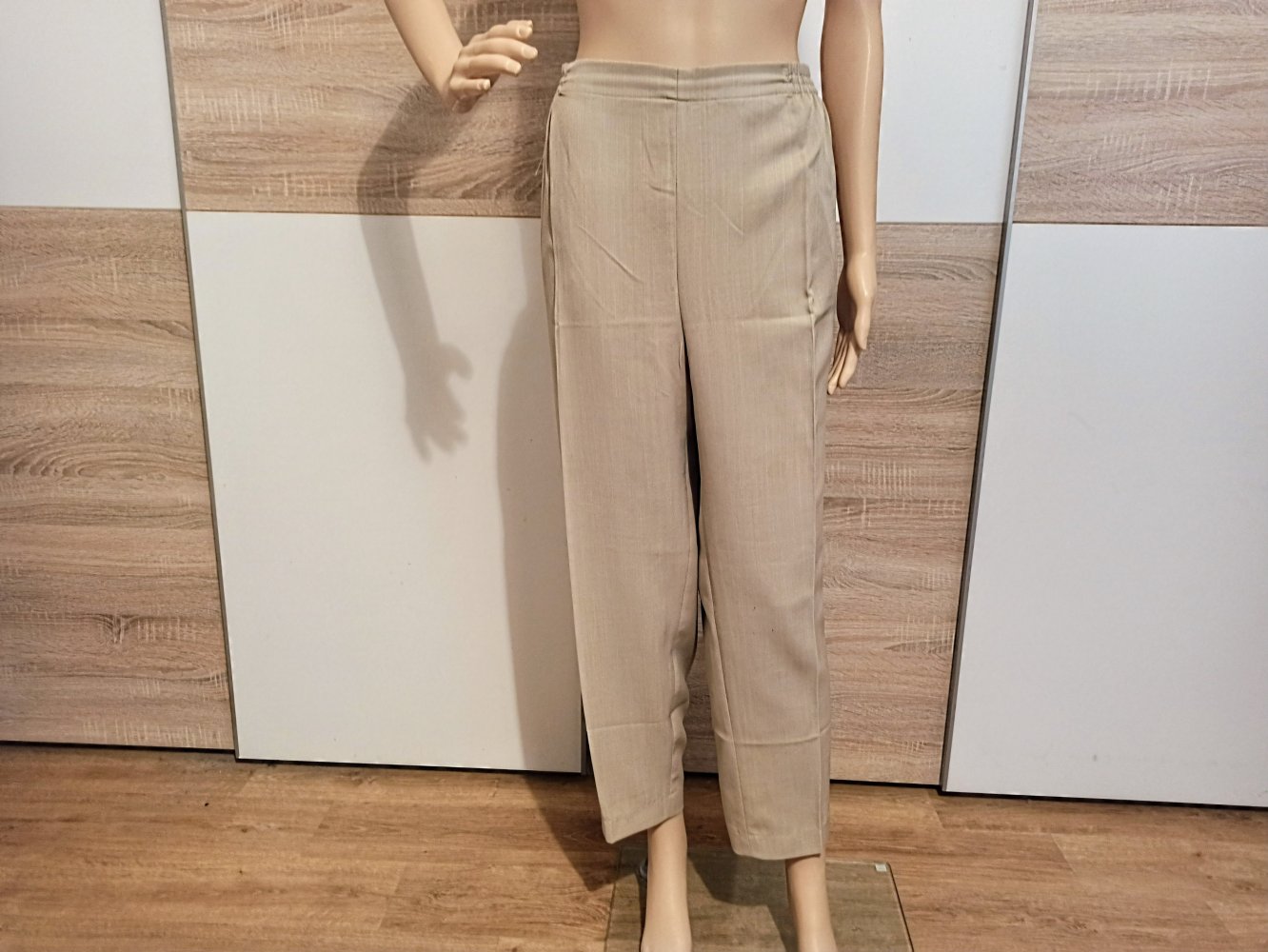Schöne Hose in beige von Alica