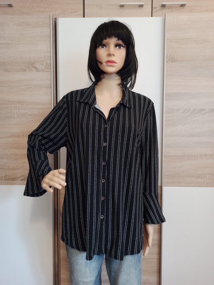 Schöne Bluse in schwarz mit weiße Streifen von by Design