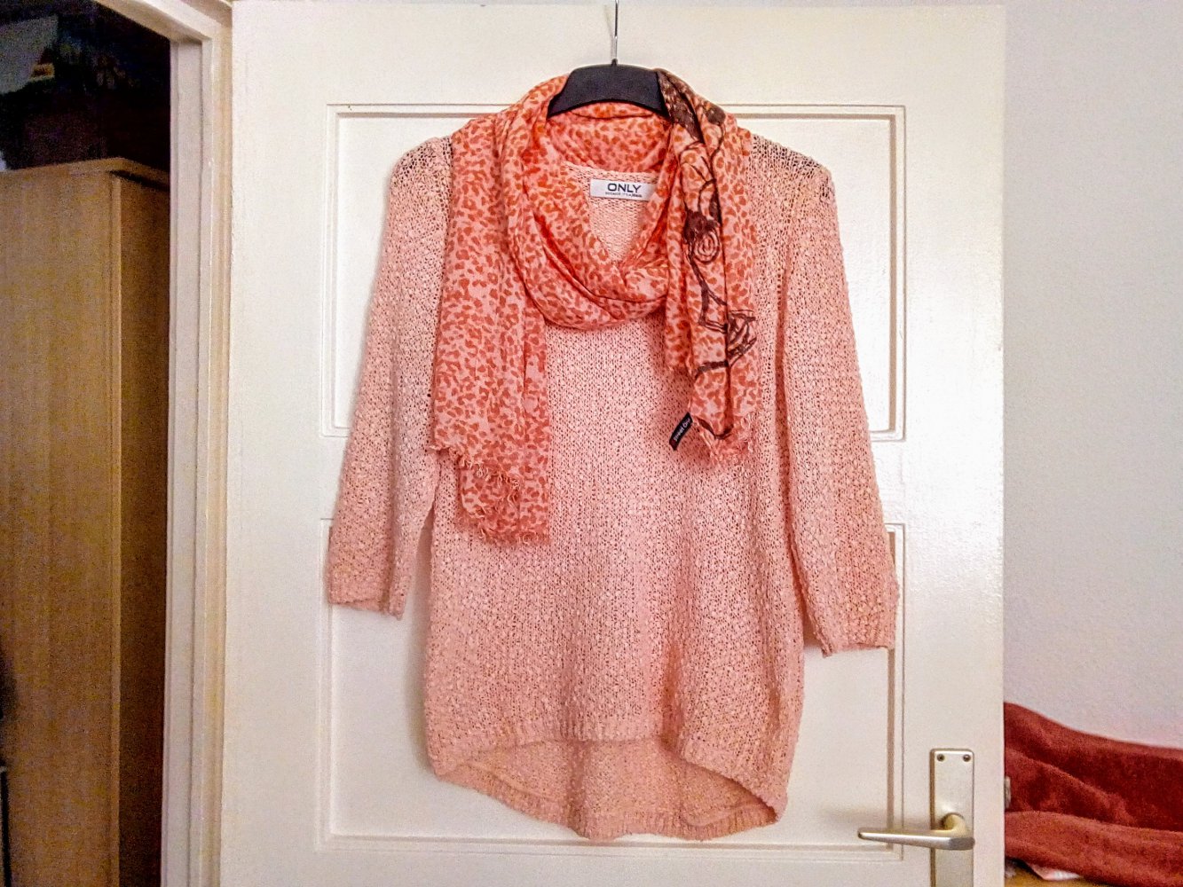 Sehr schöner Pulli von Only in Aprikose Farbe