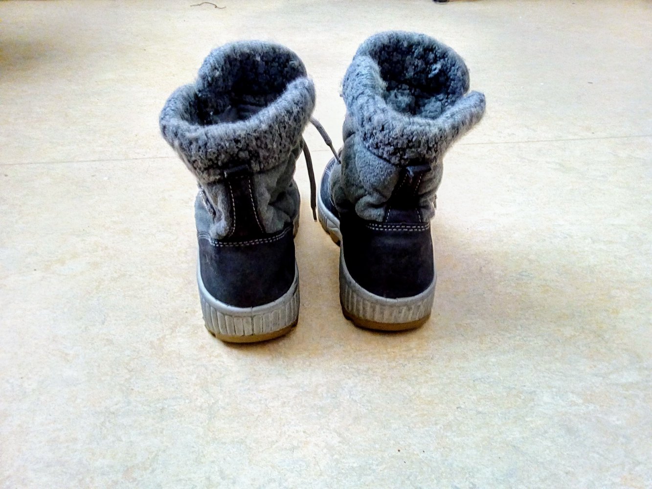 Tolle Boots in Farbe Grau