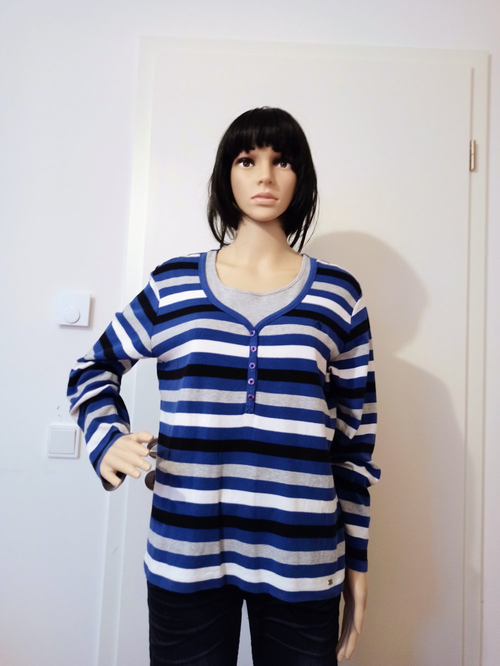 Schöner gestreifte Sweatshirt blau/schwarz/grau/weiß von HS