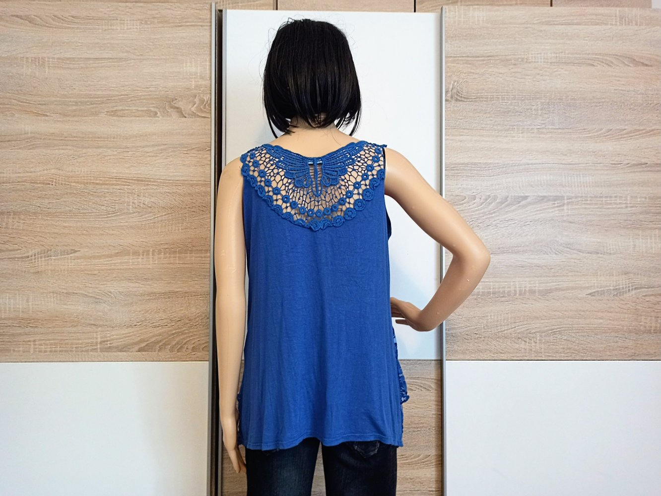 Sehr schöner Top in blau mit Spitze von Made in Italy
