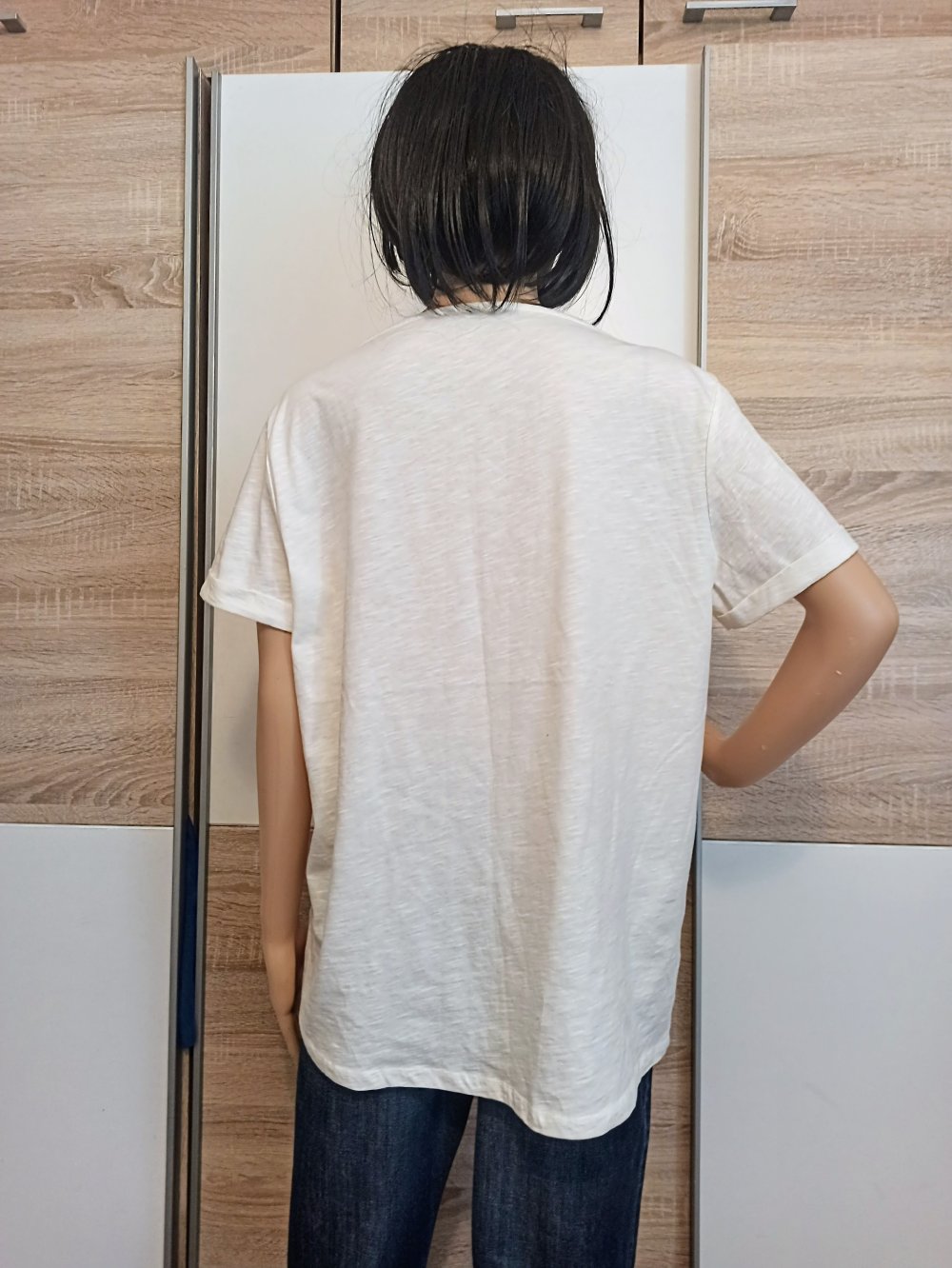 Schönes T-Shirt in weiß mit Spitze vorne von C&A